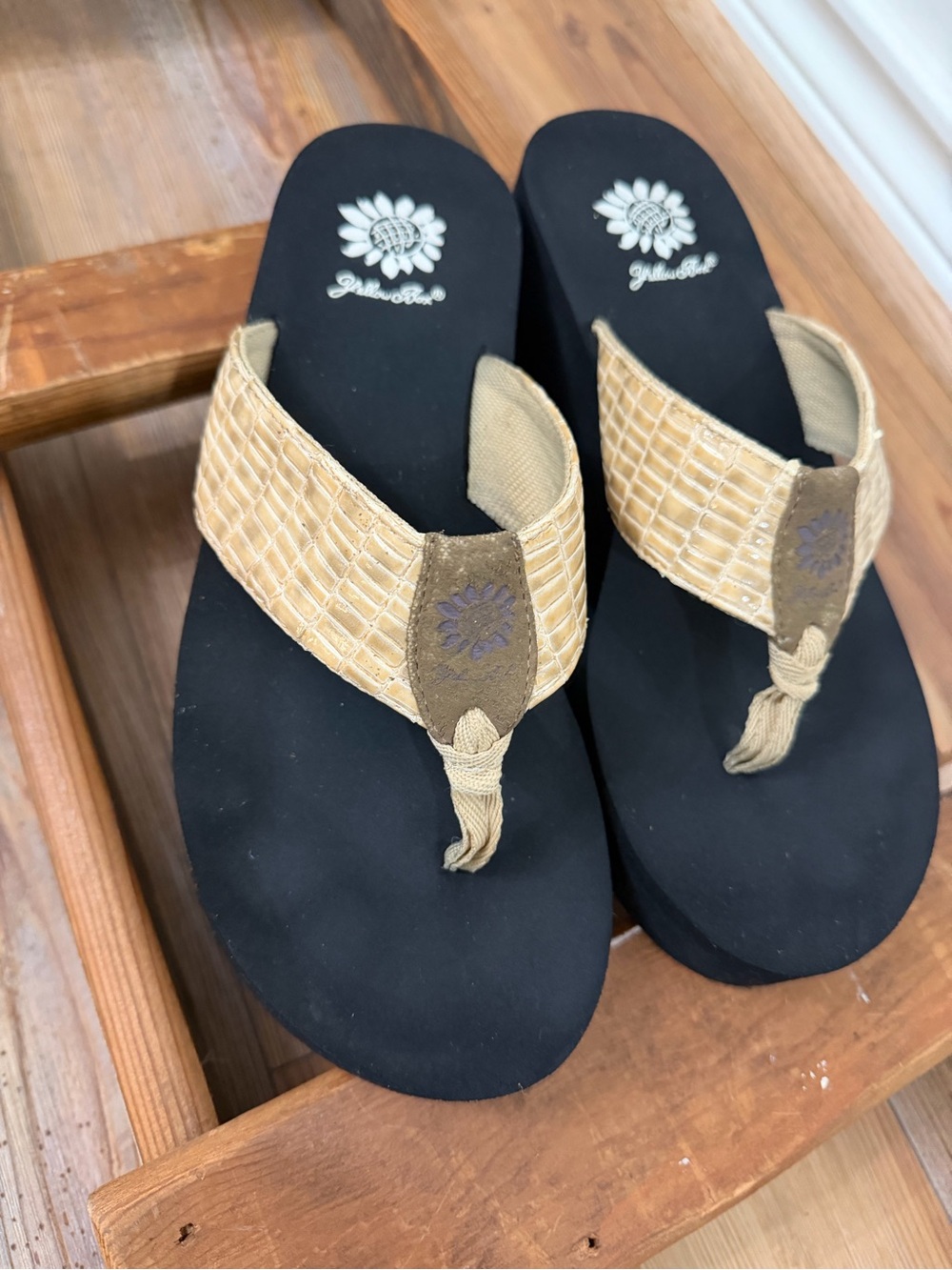 Yellow Box Beige Woven Thong Sandals - Black Footbed size 8-8.5